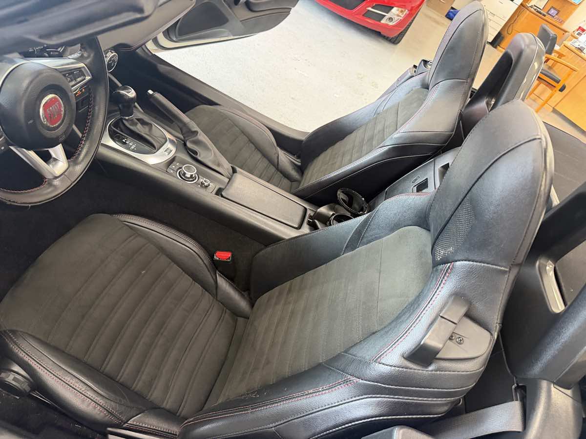 Used 2017 FIAT 124 Spider Abarth RWD image 18