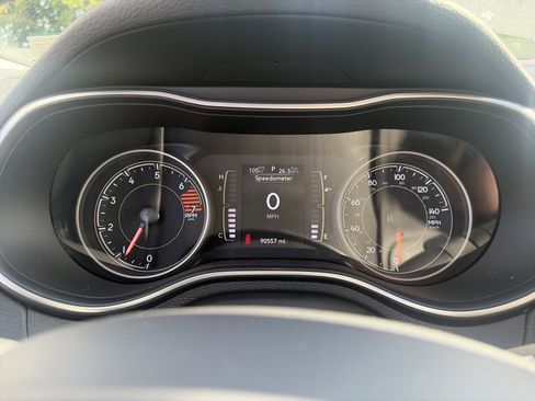 Used 2019 Jeep Cherokee Latitude Plus w/ Comfort/Convenience Group AWD/4WD image 30