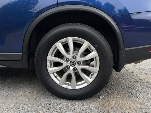 Used 2019 Nissan Rogue S w/ Special Edition Package FWD image 32