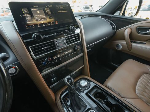 Used 2024 INFINITI QX80 Sensory image 21