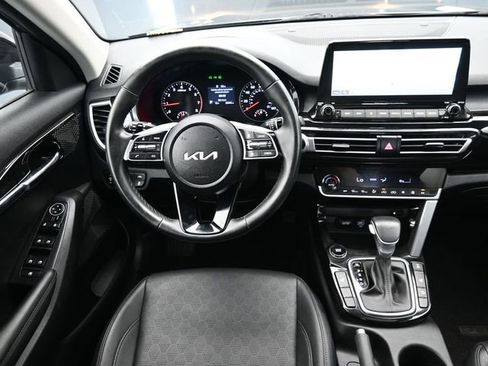 Used 2023 Kia Seltos EX image 27