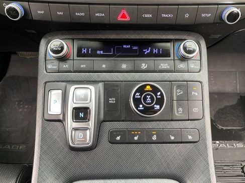 Used 2024 Hyundai Palisade Limited AWD/4WD image 33