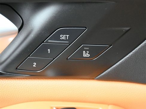 Used 2022 BMW X5 sDrive40i w/ M Sport Package image 5