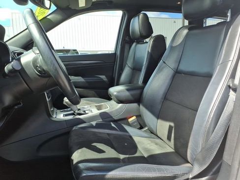 Used 2019 Jeep Grand Cherokee Altitude AWD/4WD image 13