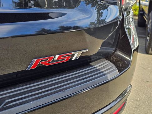 Used 2021 Chevrolet Suburban RST w/ Luxury Package image 18