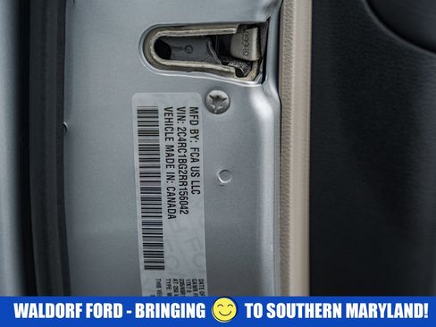 Used 2024 Chrysler Pacifica Touring-L image 44