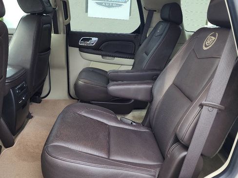 Used 2009 Cadillac Escalade Platinum image 26