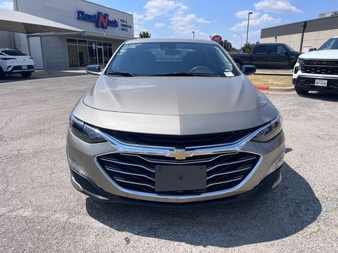 Used 2023 Chevrolet Malibu LT image 2