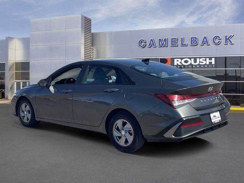 Used 2024 Hyundai Elantra SE image 4