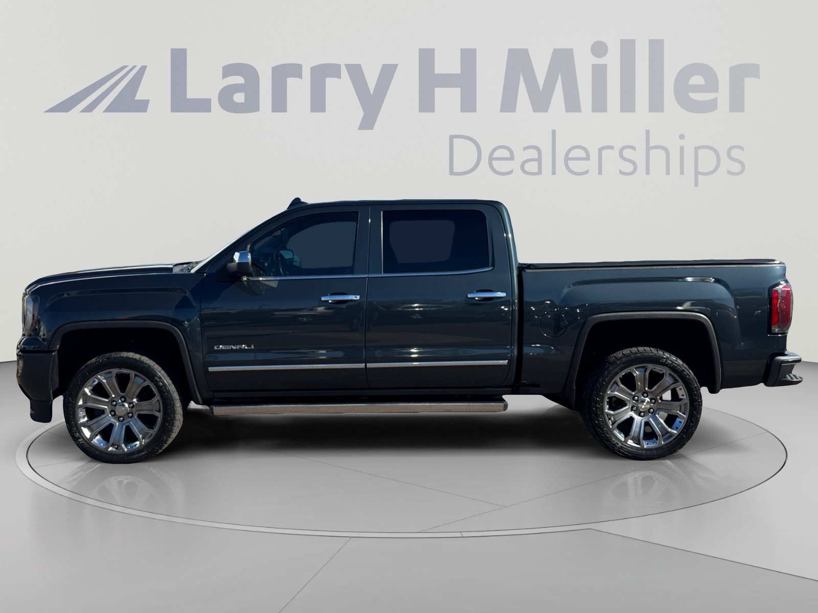 Used 2018 GMC Sierra 1500 Denali w/ Denali Ultimate Package AWD/4WD image 2