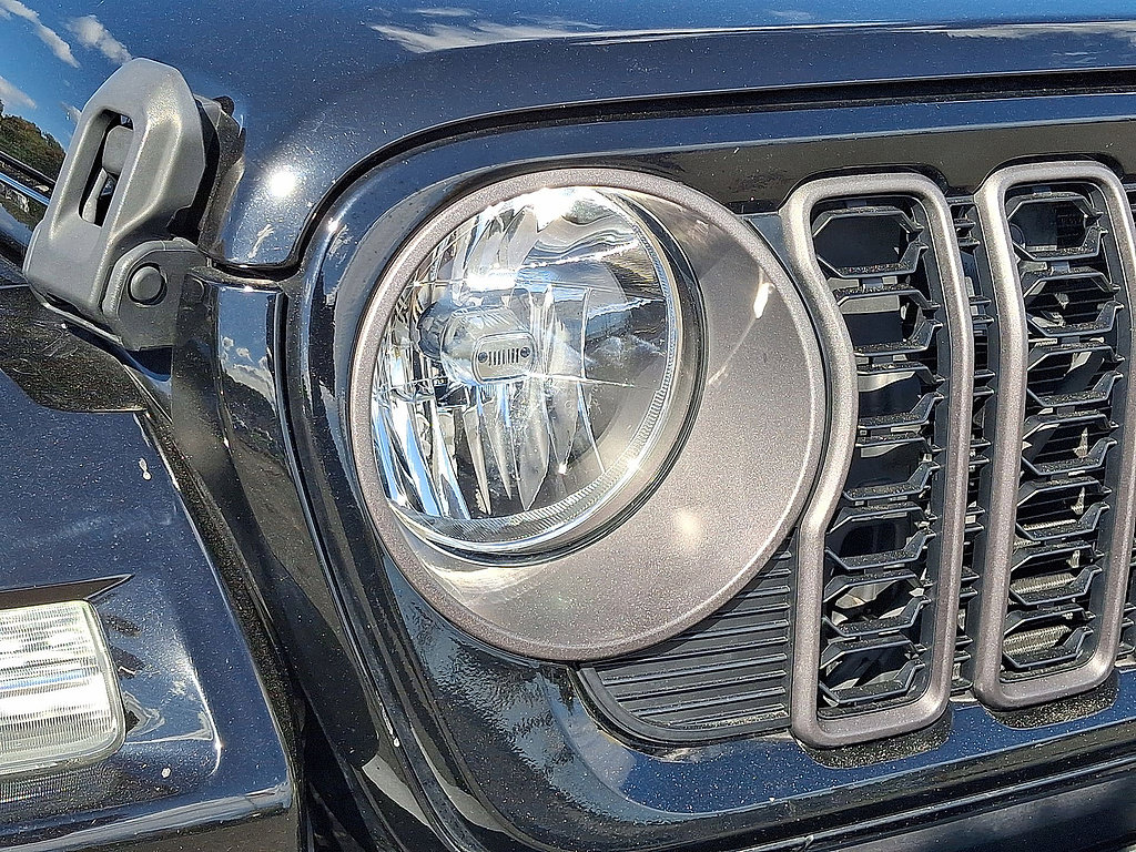 Used 2024 Jeep Wrangler Unlimited w/ Convenience Group AWD/4WD image 34