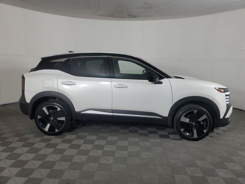 Used 2026 Nissan Kicks SR FWD image 3