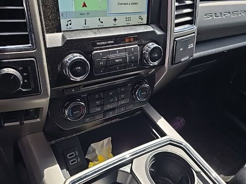 Used 2017 Ford F250 Lariat w/ Lariat Ultimate Package AWD/4WD image 4