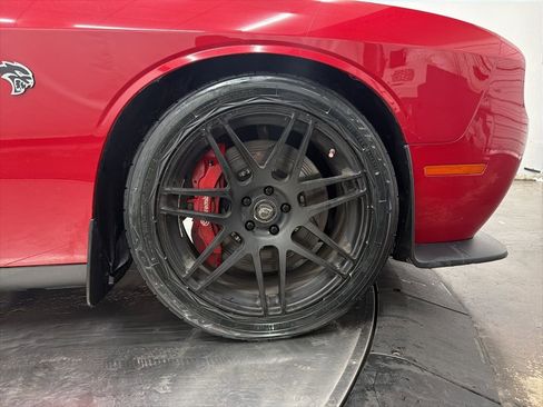 Used 2016 Dodge Challenger SRT Hellcat image 9