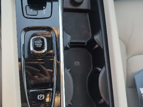 Used 2023 Volvo XC60 B5 Plus image 44