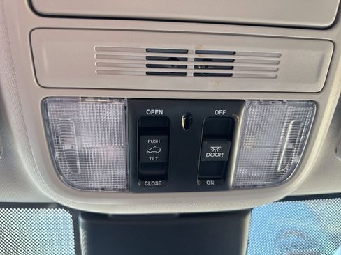 Used 2025 Honda Odyssey Elite image 7