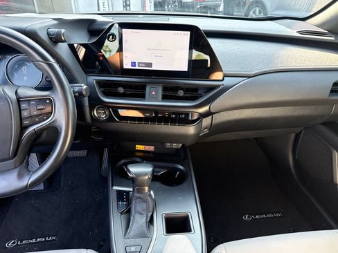 Used 2024 Lexus UX 250h FWD image 21
