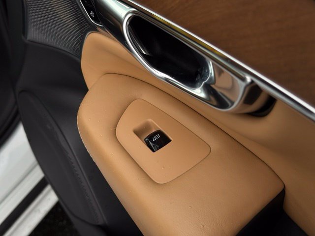 Used 2017 Volvo XC90 T6 Inscription w/ Vision Package AWD/4WD image 18