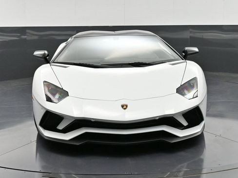Used 2019 Lamborghini Aventador S image 11
