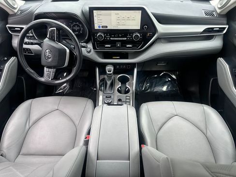 Used 2023 Toyota Highlander Platinum image 20