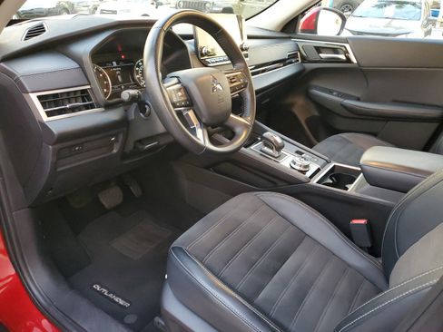Used 2024 Mitsubishi Outlander SE image 18