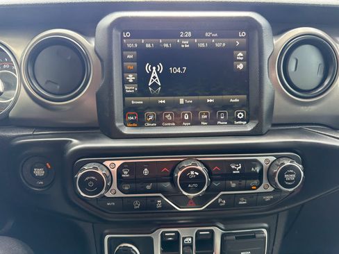 Used 2021 Jeep Gladiator Sport AWD/4WD image 19