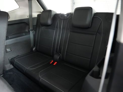 Used 2021 Volkswagen Tiguan SE w/ Panoramic Sunroof Package FWD image 31