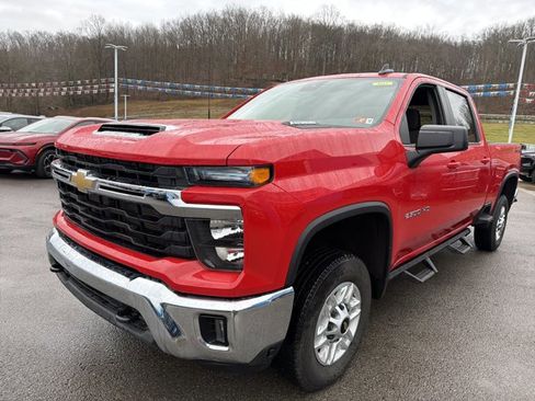 Used 2024 Chevrolet Silverado 2500 LT w/ Convenience Package image 11