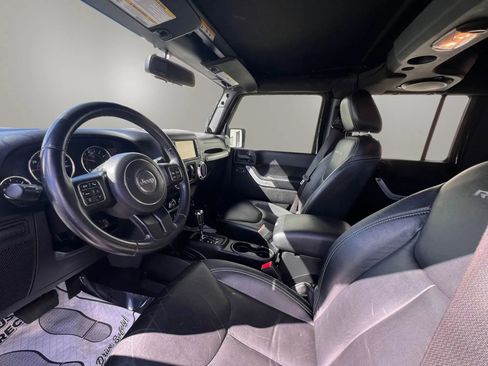 Used 2014 Jeep Wrangler Unlimited Rubicon w/ Connectivity Group AWD/4WD image 10