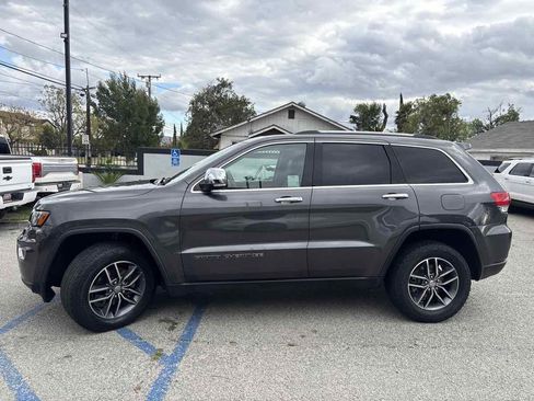 Used 2017 Jeep Grand Cherokee Limited w/ Luxury Group II image 4