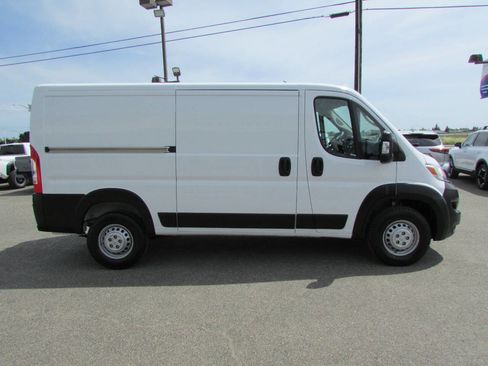 Used 2025 RAM ProMaster 2500 w/ Convenience Group FWD image 5