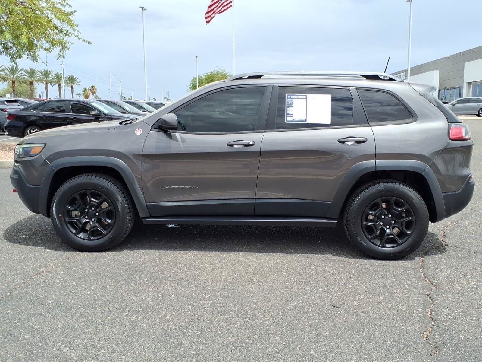 Used 2019 Jeep Cherokee Trailhawk w/ Comfort/Convenience Group AWD/4WD image 4