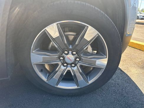 Used 2017 GMC Acadia SLT AWD/4WD image 11