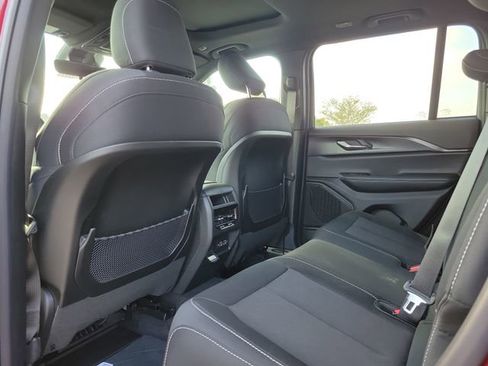 New 2026 Jeep Grand Cherokee Laredo image 10