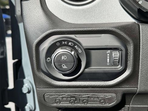 Used 2025 Jeep Gladiator Sport image 27