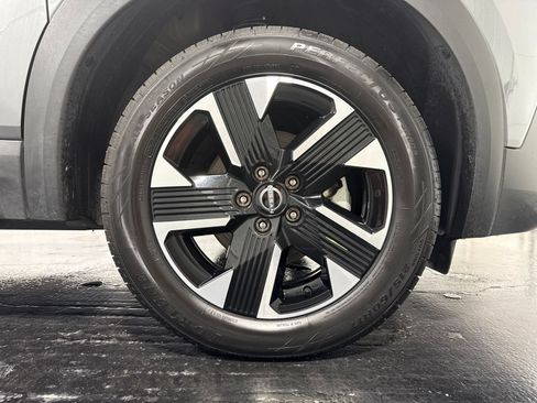 Used 2025 Nissan Kicks SV AWD/4WD image 12