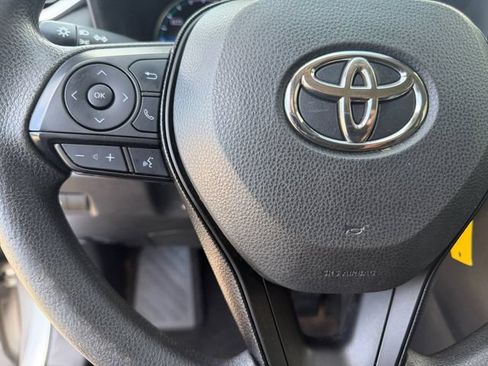 Used 2020 Toyota RAV4 LE w/ Carpet Mat Package AWD/4WD image 19
