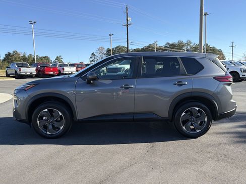 Used 2024 Nissan Rogue SV image 21