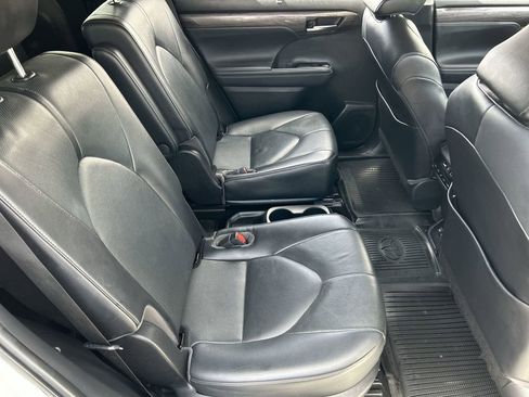 Used 2023 Toyota Highlander Limited image 28