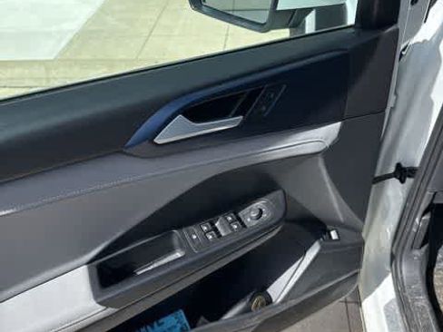 Certified 2024 Volkswagen Taos SE image 11