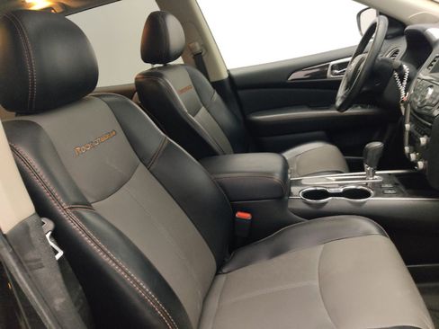 Used 2020 Nissan Pathfinder SL FWD image 21