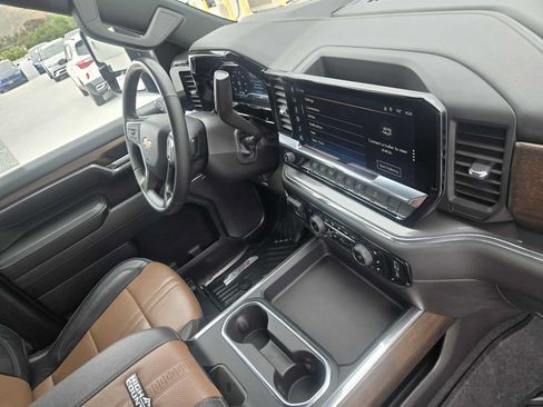 Used 2025 Chevrolet Silverado 3500 High Country w/ High Country Premium Package AWD/4WD image 11