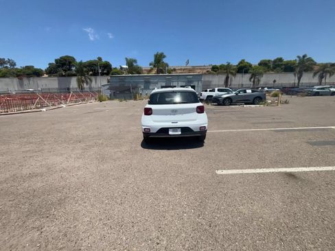 Used 2026 Hyundai Venue SEL FWD image 16