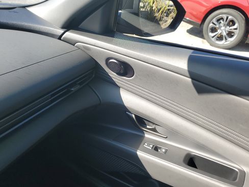 Used 2025 Hyundai Elantra Sport image 29