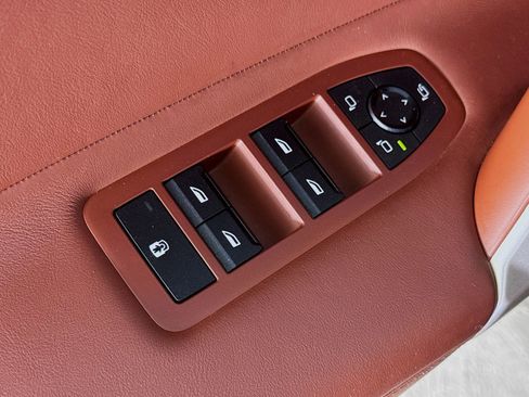 Used 2023 BMW iX xDrive50 w/ Sport Package image 18