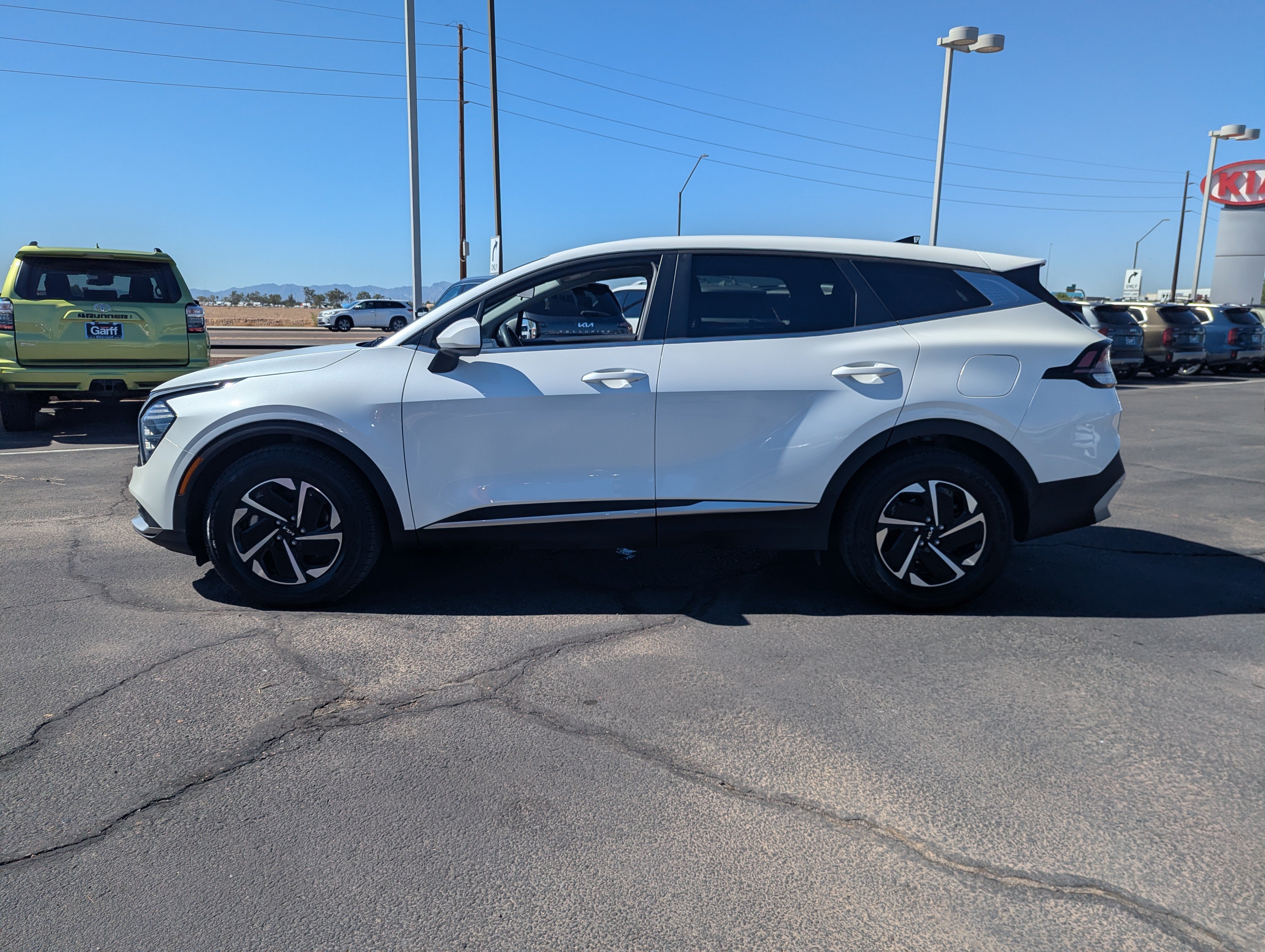 Used 2025 Kia Sportage LX FWD image 2