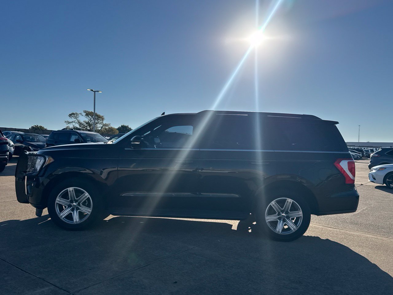 Used 2019 Ford Expedition XLT w/ Equipment Group 202A RWD image 17