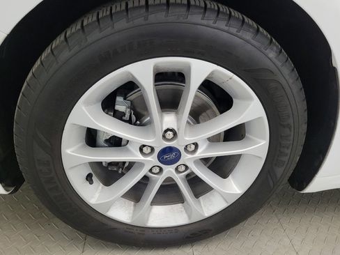 Used 2020 Ford Fusion SE FWD image 31