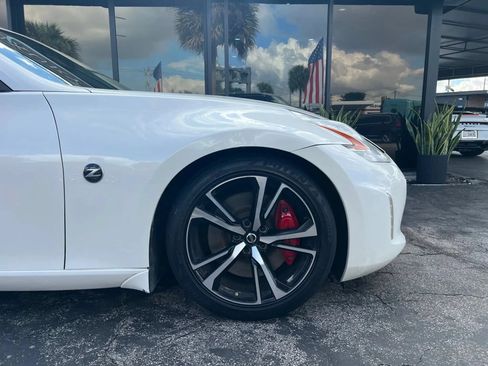 Used 2017 Nissan 370Z Coupe RWD image 22
