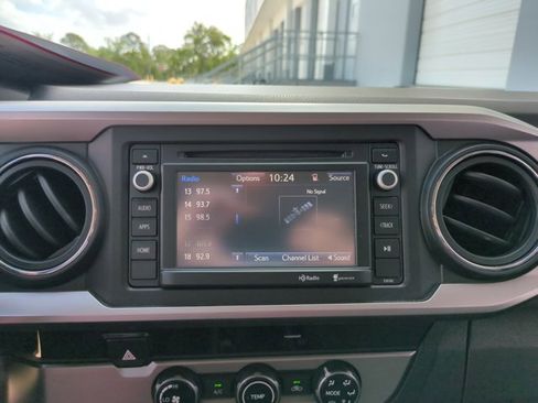 Used 2016 Toyota Tacoma SR5 w/ Towing Package image 14